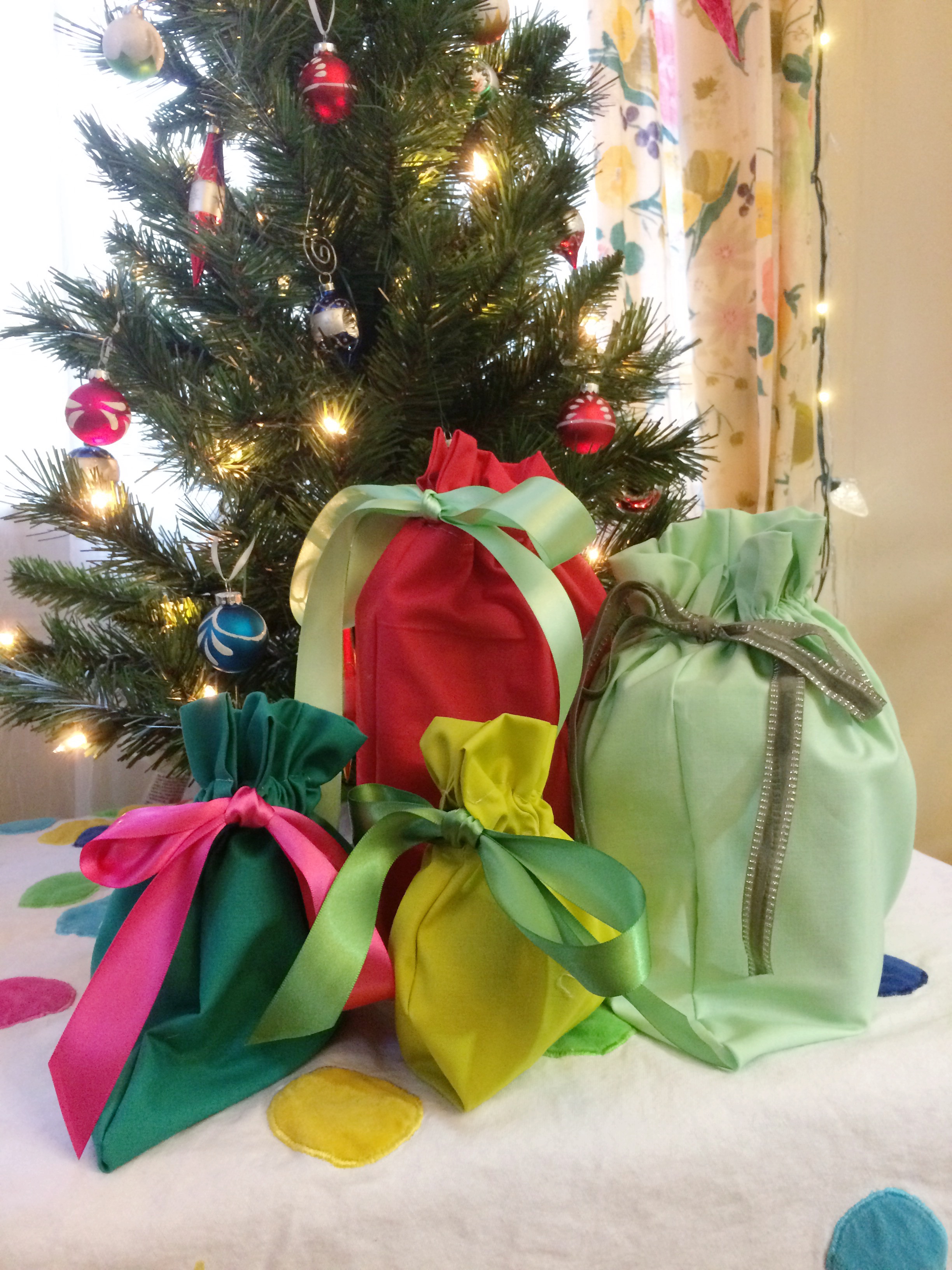 finished-gift-bags-holiday-crafting-laura-hartrich