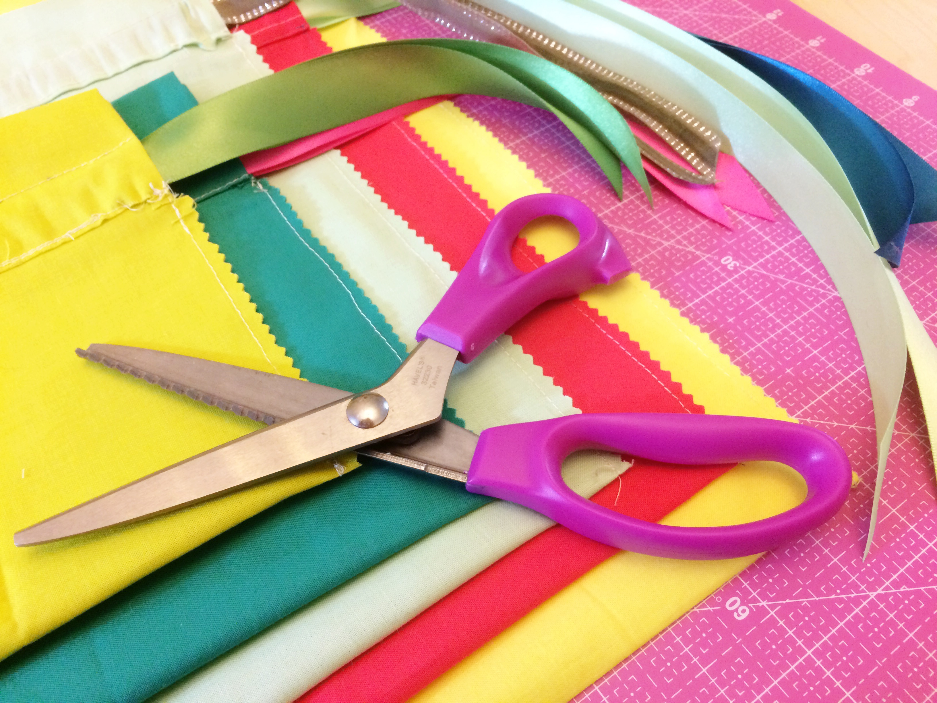 pinking-shears-holiday-crafting-laura-hartrich